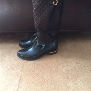 Women’s size 9 rain boots.